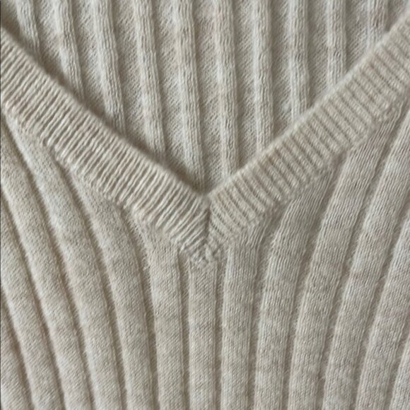 V-Neck Ribbed Cashmere Sweater - Cream, Size M, excellent condition - Picture 3 of 4